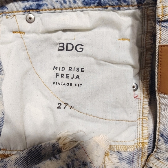BDG Mid Rise Freja Vintage Fit Short 27 - Picture 7 of 7